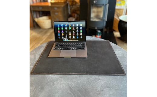 167-3 【年内発送12月15日入金まで】本革レザーデスクマット(ブラック・レッドステッチ) within2025