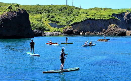 SUP&カヤック絶景ツーリングコース 1名様分 (150分：温泉チケット付) 手ぶらでOK [電子チケット] 体験チケット | シーカヤック サップ アクティビティ チケット マリンスポーツ ウォーター スポーツ アウトドア 体験 初心者 初体験 | 北海道 奥尻町 送料無料
