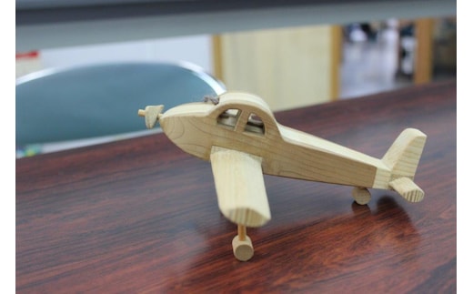 木のおもちゃ 飛行機