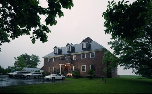 「ヘイゼルグラウスマナー」スーペリアツインB一泊ペア宿泊券 夕朝食付 【 体験 レジャー アクティビティ 乗馬 馬 宿泊 宿 標茶町 北海道 】