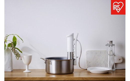 低温調理器 アイリスオーヤマ オフホワイト 低温調理 低温 調理器 コンパクト スリム 肉 魚 野菜 果物 スイーツ 防水機能 業務用 シンプル 簡単 便利 簡単温度設定 おすすめ 人気 アイリス LTC-04-W