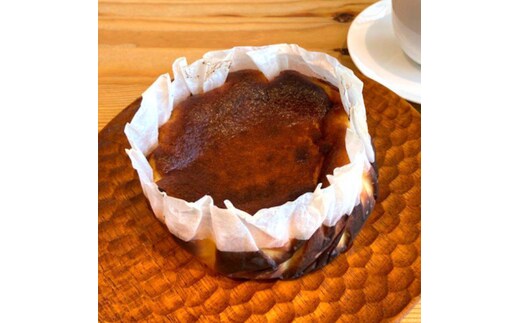 【Amazon特別価格】チーズケーキ専門店 【sweets cafe Pomme】 濃厚 バスクチーズケーキ 4号 1台 冷凍 チーズケーキ お取り寄せ きび砂糖使用 秋田県 能代市