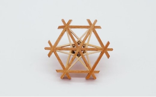 秋田杉とヤマザクラの 職人手づくり 組子ブローチ 「Rindou」 工芸品 ファッション小物 アクセサリー 