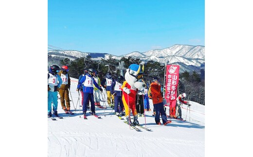 山形県最上町赤倉温泉スキー場 1日リフト券 (大人1枚 子ども2枚) | d