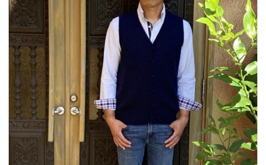 【アルパカ専門店 T'IKA】メンズベストVネック 黒・紺MIX (アルパカ100％) 【アパレル 洋服 おしゃれ ベスト プレゼント 毛糸 大きめ サイズ 水戸市 ブラック ネイビー】(AL-7)