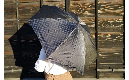雪華模様の折り畳み傘（サイズ55cm）カラー：ブラック | 傘 かさ 折りたたみ傘 55センチ 雨具 メンズ レディース 兼用 雪の結晶 ブラック 黒 おしゃれ かわいい 雨 梅雨 贈答 贈り物 プレゼント 父の日 母の日 お中元 お歳暮 御歳暮 茨城県 古河 _BL01