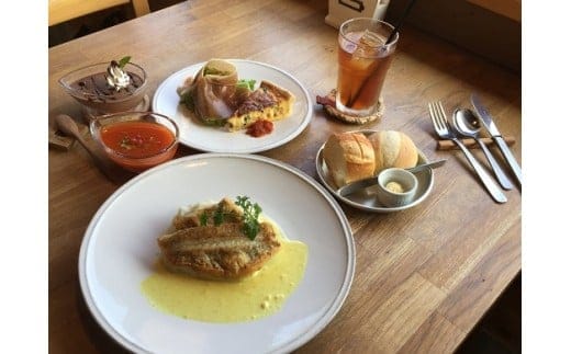 カフェレストラン ラ・フォレ ３名様お食事券