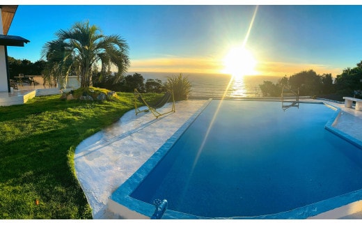 【秘境の楽園ココスハーバー】太平洋を一望できる1日1組様限定の海前リゾート（1泊ペア宿泊券） 2023/10/1～