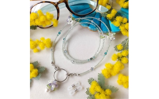 小花のメガネチェーン＊メガネホルダー＊3way＊グラスコード＊ネックレス＊マスクチェーン＊フラワー＊