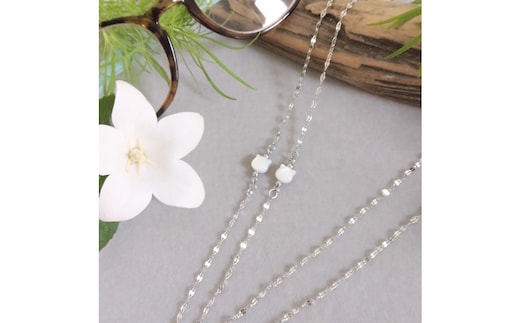 【小さなシェル猫】メガネチェーン サージカルステンレス アレルギー対応 白蝶貝 ネコモチーフ 天然石 プレゼント ギフト 