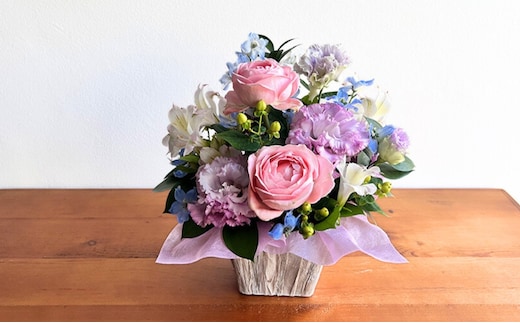 [kanon]指定日配送可！季節のフラワーアレンジメント Mサイズ
