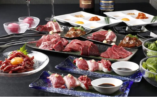 【馬肉とワイン 気まぐれバル 恵比寿 Whim】《120分飲み放題》【熊本直送の馬刺しやユッケ、希少シャトーブリアン焼き付】特選コース＜2名様分＞（ぐるなびセレクション） 【125060】