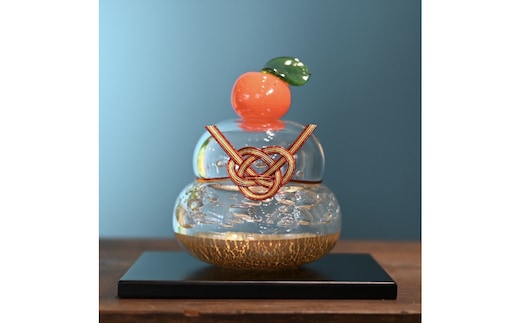 ガラスの鏡餅(黒台付き）銀箔使用＜Lサイズ＞【鏡餅 吹きガラス工房 ガラス お正月 鏡餅約13cm×約10cm 黒台15cm×12cm ハンドメイド 職人手作り 工芸品 伝統工房で作成 老舗ガラス工房 神奈川県 小田原市 】