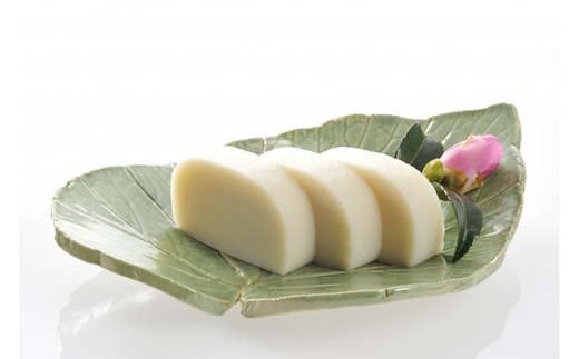 小田原蒲鉾・伊達巻セット【惣菜 かまぼこ 地元特産品 小田原特産品 板付き蒸しかまぼこ（白） 伝統技法 板付き蒸しかまぼこ（赤） だてまき こだわりのかまぼこ ふんわり、しっとり だてまき 神奈川県 小田原市 】