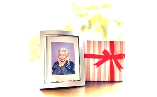 シニア向け出張撮影【小田原市在住のモデルさん限定】【ヘアメイク メイク 仕度手伝い プレゼント 親孝行 写真 写真撮影 写真加工 2Lプリント フォトフレーム 美肌加工 記念 記念撮影 記念写真 予約制 事前予約 写真データ 神奈川県 小田原市 】