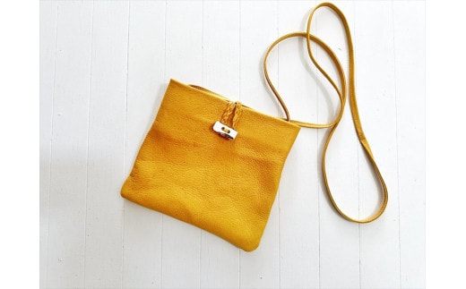鹿の角ボタンのウォーカーズサコッシュ(イエロー)【 神奈川県 小田原市 】