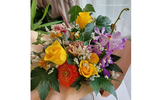 季節の生花アレンジ Sサイズ 【 フラワー アレンジメント お花 ギフト プレゼント 贈り物 誕生日 お祝い 神奈川県 小田原市 】