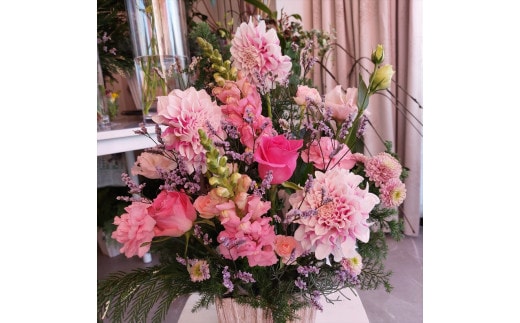 季節の生花アレンジ Lサイズ 【 フラワー アレンジメント お花 ギフト プレゼント 贈り物 誕生日 お祝い 神奈川県 小田原市 】