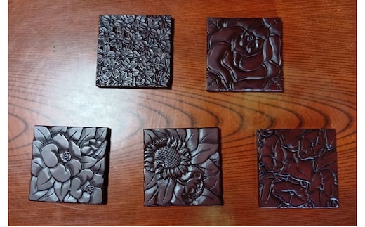 鎌倉彫 コースター 伝統工芸品 工芸品 伝統 彫刻 漆塗り 漆 雑貨 職人 漆器 食器 キッチン雑貨 茶器 贈り物 ギフト プレゼント お祝い 手作り ハンドメイド ティータイム 来客用 上品 和モダン お取り寄せ ご当地 送料無料 神奈川県 逗子市