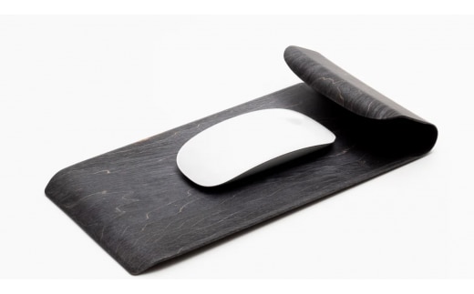 【ウッドデザイン賞受賞】カエデ無垢材 曲げ木マウスパッド（ブラック） 職人手作り 美しさと機能性 ストーリオ 【0005-0003SV02-01】