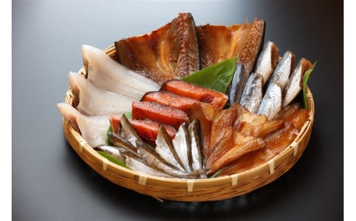 新潟県村上市笹川流れで水揚げ 旬の干物魚6点セット(店長おまかせ)1057001