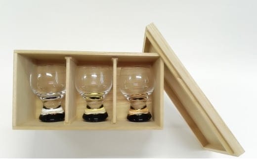 金・銀・銅箔漆ワイングラス（190ml）３個セット 螺鈿細工 大正２年創業・老舗仏壇店の技術 セット 酒器 杯 職人 おしゃれ ガラス 贈り物 ギフト 富山 魚津漆器 工房ヤマセン