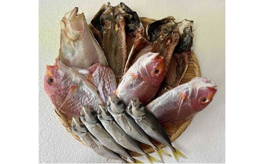 黒部の「できたて干物セット」 / 旬 魚介 魚 さかな 詰め合わせ ひもの 富山湾 名水 産地直送 生地 干物の詰め合わせ 加工品 朝食 朝ごはん おかず 夕飯 晩御飯