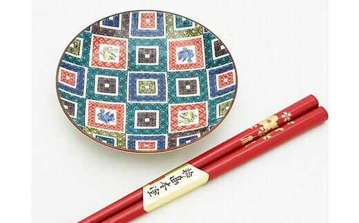 輪島塗花嫁お箸と九谷焼豆皿セット ｜ 幾何学文様 石川県 七尾市 結婚祝い 贈答 ギフト すべらない御箸 漆器 お碗 漆 箸 伝統工芸 特産品 ※2025年4月上旬頃より順次発送予定