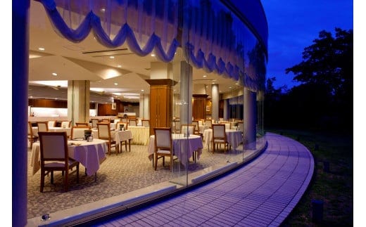 ホテル春日居山梨県産ワインテイスティングセット付きペア宿泊券（1泊2日 2食付き）※平休日のみ使用可 037-002