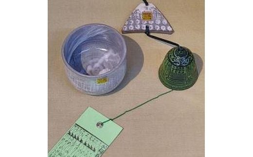 三島産 三島暦 手風鈴 くつろぎ セットA 陶器 手作り 逸品 おしゃれ 和風 工芸美 贈答用 プレゼント 風鈴 コップ 湯呑 伝統工芸 夏 涼しげ 音色 癒し インテリア 富士山 南部鉄 ぐい呑み 五感 寛ぎ 日本製 ギフト 職人技 風鈴全体長約52ｃｍ ぐい呑み 口径約7cm 高さ約5cm 三島市 静岡県