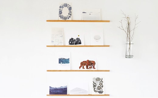 棚 ポストカード ラック ポスレイト 4本1セット ビーチ 無垢材 飾り棚 ウォールシェルフ 飾る 収納 壁付け 壁掛け 小さい スリム 木製 オープンラック オープンシェルフ インテリア おしゃれ はがき 写真立て 雑貨 静岡 静岡県 島田市