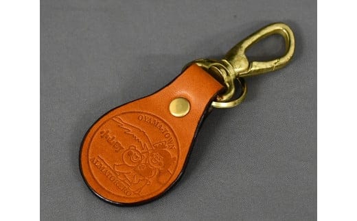 1B28 レザーキーホルダー【金太郎と仲良しクマちゃんが富士山に登るよ！】ゴールド