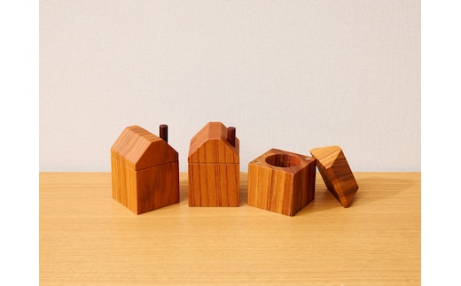 えんとつ屋根のおうち型 乳歯ケース 木製 乳歯入れ Teeth Chimney House