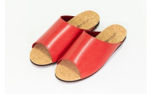 Made in Japanの高品質 ルームシューズの理想形。天然素材、静音性、高反発クッションで足にやさしい、 コルクでむれにくい、来客時も合成皮革とシンプルカラーのデザインで、さりげないセンスを！ 「バークオブケイ」コルクルームシューズ（ＬＬ・28.0cm・レッド）