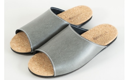 Made in Japanの高品質 ルームシューズの理想形。天然素材、静音性、高反発クッションで足にやさしい、 コルクでむれにくい、来客時も合成皮革とシンプルカラーのデザインで、さりげないセンスを！ 「バークオブケイ」コルクルームシューズ（ＬＬ・28.0cm・グレー）