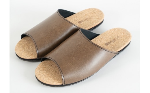 Made in Japanの高品質 ルームシューズの理想形。天然素材、静音性、高反発クッションで足にやさしい、 コルクでむれにくい、来客時も合成皮革とシンプルカラーのデザインで、さりげないセンスを！ 「バークオブケイ」コルクルームシューズ（Ｍ・25.0cm・ブラウン）