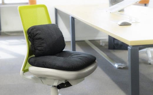 「現代の名工」日本一の布団職人がつくったPC座布団。長時間のPC作業でも腰が痛くならないよう背中のS字を保ちやすくする。天然素材「綿100％」の手づくり座布団。【ブラック】ふとん工房ねむねむ