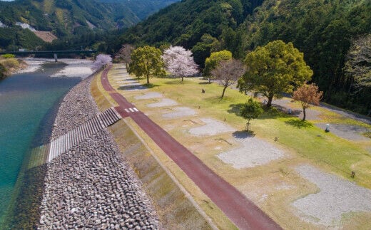 とっておきのアウトドアフィールド「キャンプinn海山 宿泊割引券」【AA29】