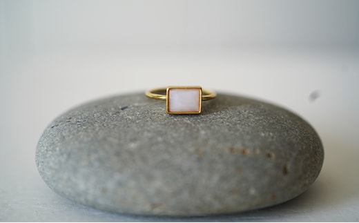 池蝶貝（イケチョウガイ）レグタングルリング【13号】 アクセサリー 指輪 ファッション小物 雑貨 