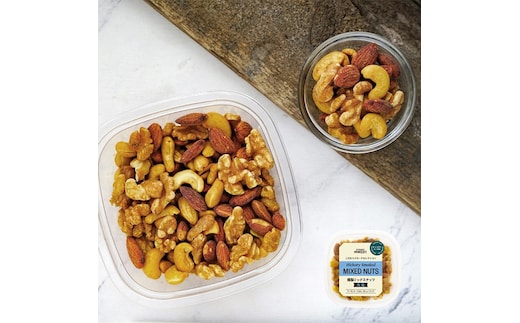 成城石井 ヒッコリーチップ薫る燻製ミックスナッツ 有塩 600g おやつ スナック 間食 加工食品 つまみ 有塩ナッツ お酒のあて アーモンド くるみ カシューナッツ 