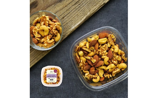 成城石井 さくらチップ薫る燻製ミックスナッツ 無塩 600g おやつ スナック 間食 加工食品 つまみ 無塩ナッツ お酒のあて アーモンド くるみ カシューナッツ 