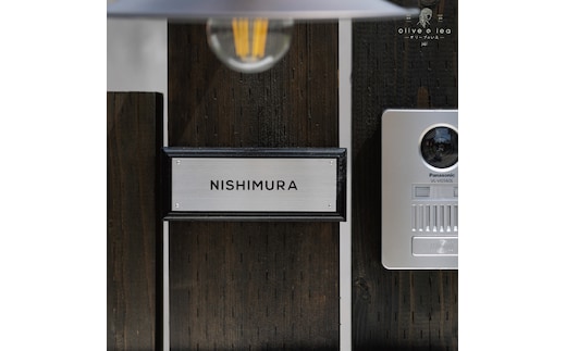 ステンレス＆ウッド表札003（6cm×15cm）〈表札 ステンレス 天然木 プレート表札 オーダーメイド表札 アンティーク表札 おしゃれ 戸建 マンション 新築 引っ越し〉 玄関 名前 番地 ハンドメイド 彫刻 クール 耐久性 モダン デザイン 