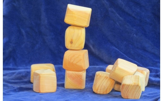 手作り国産桧製 積みづらい積み木「積めますか？」 099H2101