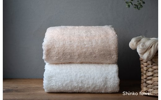 【TVで紹介！】おぅ！え～やん バスタオル 2枚（桜色 ホワイト）【泉州タオル 国産 吸水 普段使い 無地 シンプル 日用品 家族 ファミリー】 G2685