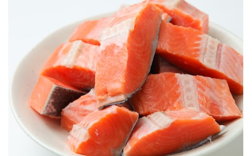 【お弁当サイズ】銀鮭 切身 約50g×20切れ【小分け 漁師 手切り 1kg さけ サケ 切り身 弁当 朝食 時短 訳あり サイズ不揃い 規格外 冷凍食品】 G3710