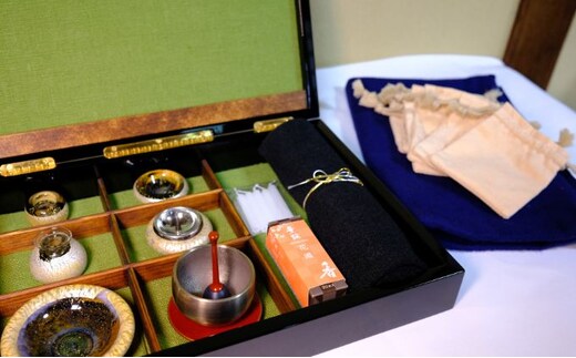 本格漆塗りコンパクト仏壇「漆恵」-Urushie-（黒×銀板）受注生産品 A4