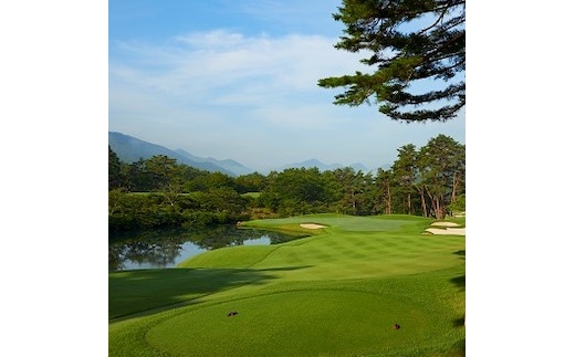 30-31 【パインレークゴルフクラブ】平日1ラウンドセルフプレー券（昼食補助券+1ドリンク）