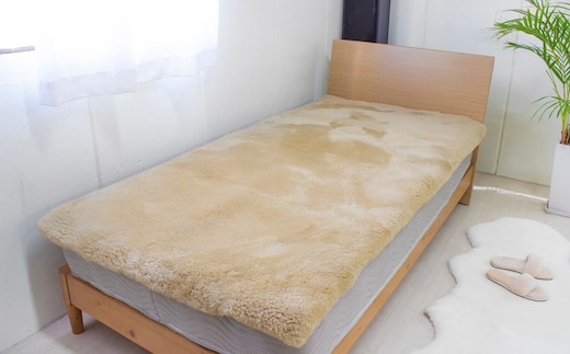 奈良 (株)マスダ製 ムートン シーツ セミダブル ライトブラウン／ 寝具 ムートン 羊毛皮 羊毛 スプリングラム 100％使用 天然素材 オールシーズン 通年 贈り物 プレゼント 誕生日 記念日 株式会社マスダ 奈良県 宇陀市 ふるさと納税