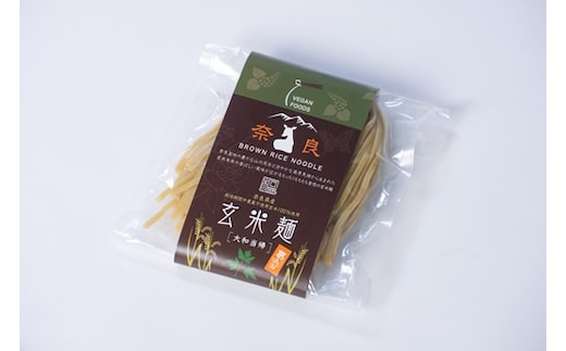 玄米麺 大和当帰 葛入り 1袋 ／ 樞 クルル 栽培期間中 農薬不使用 麺類 環境に優しい エシカル ・ サスティナブル SDGs 和風 麺 料理 薬草 大和 当帰葉 葛 くず 奈良県 宇陀市