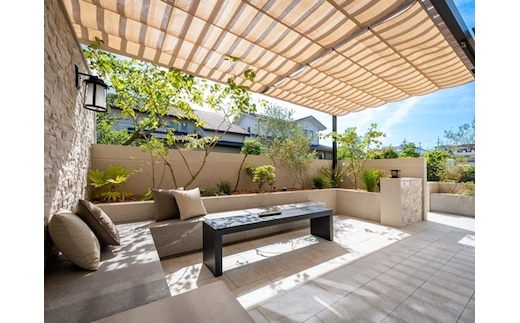 ペットと過ごす アウトドア リビング Type-B ／ ピッツバーグ ペット 愛犬 オシャレ空間 自由設計 カスタマイズ リノベーション 庭 ガーデン シェード パーゴラ タイル テラス 奈良県